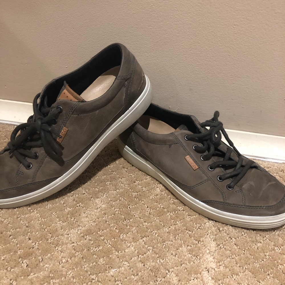BROWN ECCO DRESS SHOES